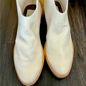 Dolce Vita Ivory booties size 6.5